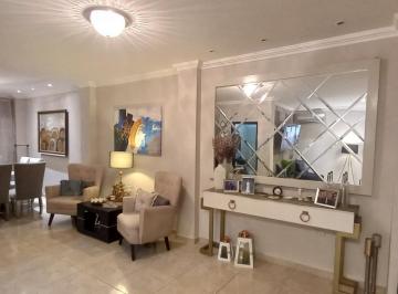 Casa · 304m² · 3 Habitaciones · 2 Estacionamientos · Casa con Piscina en Venta, Urbanización Ceibos Norte