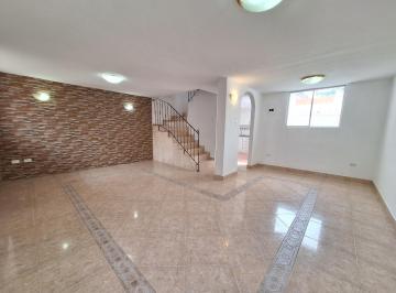 Casa · 126m² · 4 Habitaciones · 2 Estacionamientos · En Venta Amplia Casa 4 Dorm., 2 Parqueaderos, 2 Terrazas, Conjunto Habitacional
