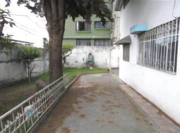 Casa · 500m² · 7 Habitaciones · 5 Estacionamientos · En Venta Casa con Terreno 500 m² Esquinero - Cotocollao