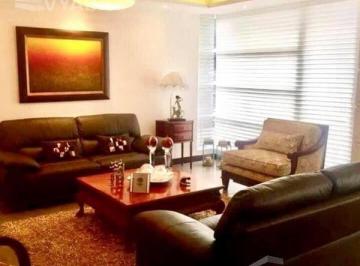 Casa · 336m² · 2 Habitaciones · 2 Estacionamientos · Cumbayá - Lumbisí, Casa de Venta en Urbanización de 336 m²