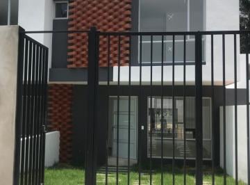 Casa · 82m² · 3 Habitaciones · 2 Estacionamientos · Conocoto - Colegio La Salle, Casa de Venta 82.0 m² Casa - 14 - 15 - 16, con Crédito Vip