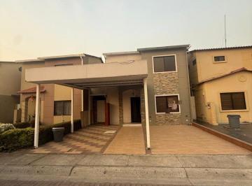 Casa de 3 habitaciones, Daule · Vendo Casa Remodelada en Urb. Villa Club