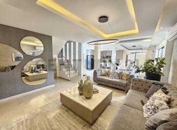 Casa · 190m² · 4 Habitaciones · 5 Estacionamientos · Venta de Casa Amoblada | Urb. Vilanova | Samborondón