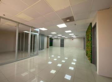 Oficina comercial , Guayaquil · Oficina Premium en Edificio La Previsora – Vista Panorámica y Remodelada