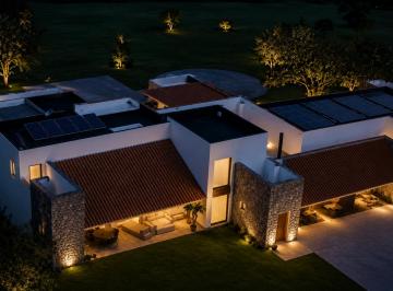 Casa de 4 habitaciones, Quito · Casa de Lujo en Venta – Puembo, Vía Nápoles