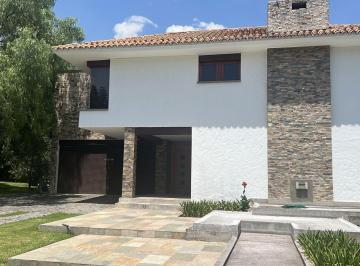 VISTA FRONTAL · Venta Casa en Cumbaya