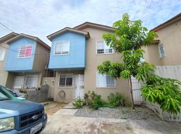 Casa · 96m² · 3 Habitaciones · 2 Estacionamientos · Casa en Venta de Oportunidad en Villa Bonita Estf