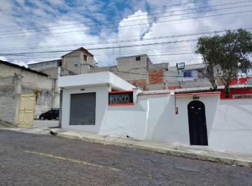 Casa de 6 habitaciones, Quito · Casa Rentera de Venta en Puengasi