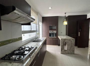 Casa de 4 habitaciones, Guayaquil · Se Vende Cómoda Casa en Puerto Azul