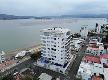 Departamento · 253m² · 5 Habitaciones · 1 Estacionamiento · Penthouse de Lujo con Vista Al Mar en Bahía de Caráquez de Arriendo