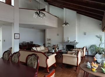 Casa · 399m² · 4 Habitaciones · 2 Estacionamientos · Casa en Venta Itchimbía, La Tola, Quito con Vista Al Centro Histórico