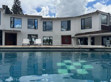 Casa · 230m² · 3 Habitaciones · 6 Estacionamientos · Tumbaco, El Arenal - Casa en Venta en Conjunto Exclusivo