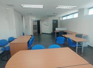 Oficina comercial · 72m² · 1 Estacionamiento · Alquiler de Oficina en Kennedy