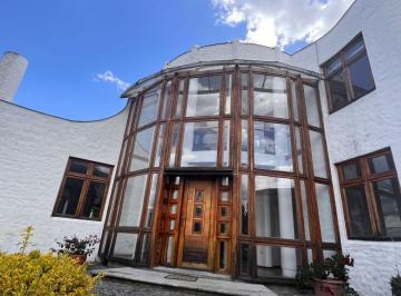 Casa de 3 habitaciones, Quito · En Venta Amplia Casa de 3 Dorm. Ubicada en Nayon en Urbanización Privada