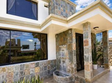 Casa de 5 habitaciones, Quito · Vendo Hermosa Casa en Capelo Valle de Los Chillos – Urbanización Privada con Bosque Privado – Áreas