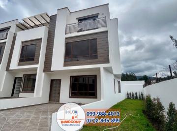 Casa de 4 habitaciones, Cuenca · Casa de Tres Plantas en Venta Dentro de Seguro Condominio