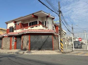 Casa de 6 habitaciones, Guayaquil · Propiedad Multifamiliar en Alquiler en Kennedy | Uso Mixto