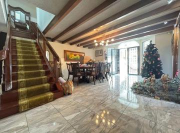 Casa de 6 habitaciones, Guayaquil · Propiedad Multifamiliar en Alquiler en Kennedy | Uso Mixto