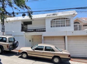 Casa · 200m² · 5 Habitaciones · 2 Estacionamientos · Casa en Venta en Lomas de Urdesa Aler