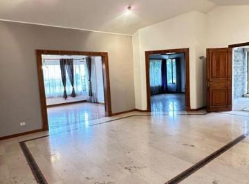 Casa de 5 habitaciones, Quito · Casa de Venta o Renta Ideal Empresas Familias Grandes
