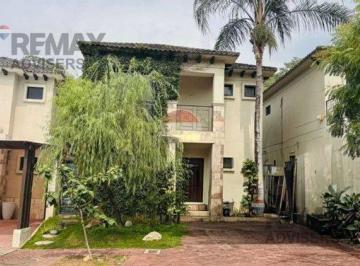 Casa · 236m² · 3 Habitaciones · 2 Estacionamientos · Venta Casa Via a La Costa Bosques de La Costa