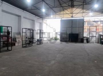 Bodega-Galpón · 400m² · 1 Estacionamiento · Rento Galpon y Bodega