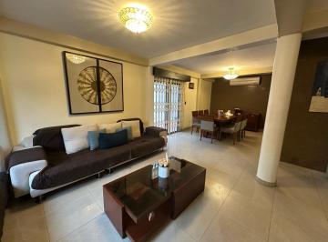 Casa · 205m² · 4 Habitaciones · 2 Estacionamientos · Casa en Venta en Samanes 5 Chrc