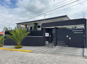 Casa · 381m² · 4 Habitaciones · Venta Casa con Suite, Una Sola Planta, Independiente en Puembo