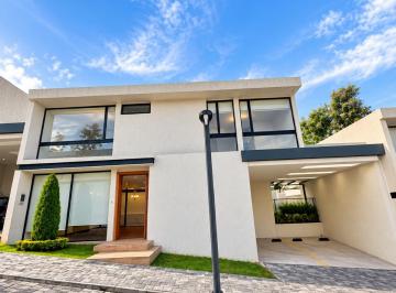 Casa · 205m² · 3 Habitaciones · 2 Estacionamientos · Casa - San Juan de Cumbayá