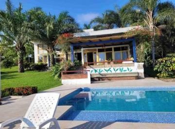 Casa de 4 habitaciones, Santa Elena · Espectacular Casa en Venta Frente Al Mar – Playa San José