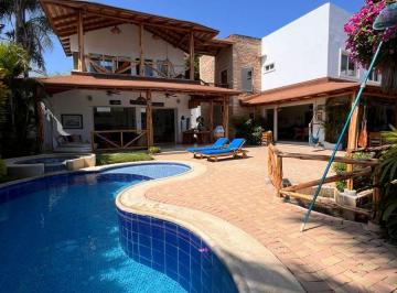 Casa de 5 habitaciones, Punta Blanca · Casa de Venta en Punta Blanca a 50 m del Mar