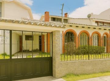 Casa de 5 habitaciones, Quito · Casa Comercial Quito Tenis | 350 m² | 4 Plantas