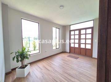 Casa de 3 habitaciones, Latacunga · Casa por Estrenar en Venta en Belisario Quevedo en Latacunga