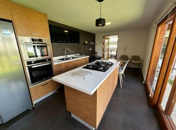 Casa de 3 habitaciones, Quito · Renta Casa Amoblada, 242 m² Construcción, La Primavera, Cumbayá