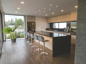 Casa de 3 habitaciones, Latacunga · Casa Elegante y Amplia en Venta en Latacunga
