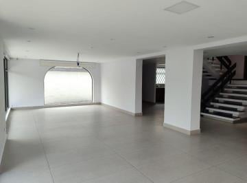 Oficina comercial · 450m² · 7 Estacionamientos · Casa en Arriendo Para Uso Comercial / Empresarial – Sector Jipijapa