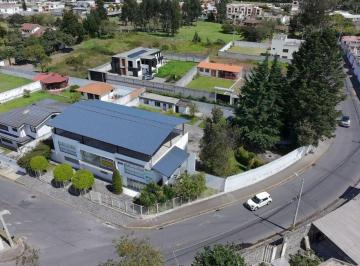 Edificio-Hotel-Fabrica de 11 habitaciones, Quito · Propiedad Comercial en Alquiler, Ideal Para Clínicas, Consultorios, Empresa, Cerca Av Ilaló