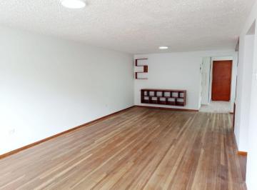 Departamento de 2 habitaciones, Quito · En Arriendo Departamento con Balcón en La 10 de Agosto Sector Santa Clara