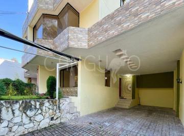 Casa de 3 habitaciones, Quito · Amplia y Cálida Casa de Venta en Urbanización El Condado