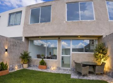 Casa de 3 habitaciones, Quito · Amplio Espacio Para Tus Vehiculos: 2 Parqueaderos Frente a Tu Casa