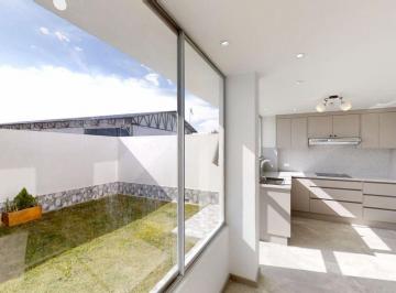 Casa de 3 habitaciones, Quito · Planta Baja Abierta y Moderna: Cocina + Sala + Comedor en un Solo Ambiente