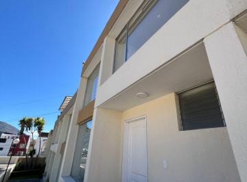 Casa de 3 habitaciones, Quito · Casa en Venta con 238 m² con 4 Dorm. en Ponceano