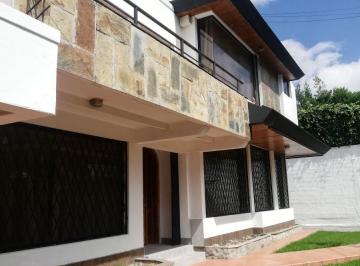 Casa de 5 habitaciones, Quito · Casa en Renta, 5 Dorm., Urb Las Bromelias