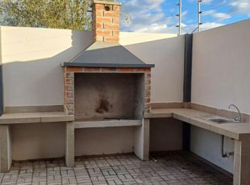 Casa de 3 habitaciones, Chambo · Sofisticación Rural en 200 m² de Terreno con Tres Pisos