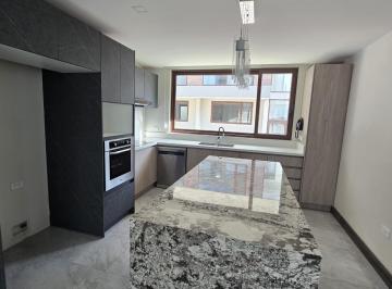 Casa · 230m² · 3 Habitaciones · 2 Estacionamientos · Casa Renta