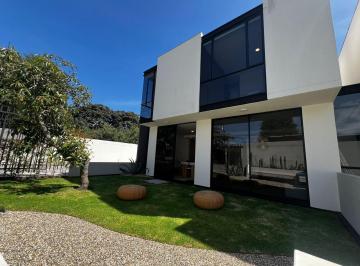 Casa · 113m² · 3 Habitaciones · 1 Estacionamiento · Mv - Sector Cumbayá en Venta Casa 3d 113,32 m² Más Jardín a Estrenar en Conjunto