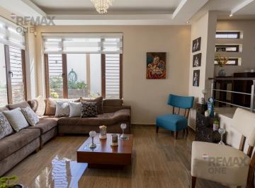 Casa · 355m² · 4 Habitaciones · 3 Estacionamientos · En Venta Casa Amplia en Cuenca Sector Rio Amarillo