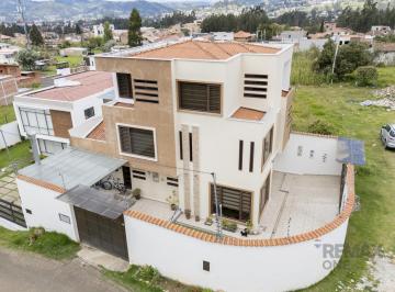 Casa · 355m² · 4 Habitaciones · 3 Estacionamientos · Casa en Sayausi