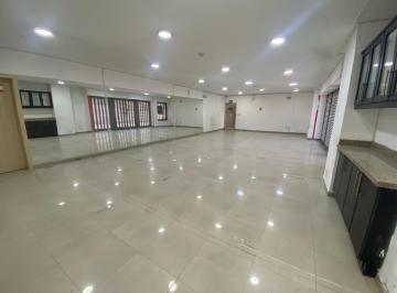 Local comercial · 121m² · 3 Estacionamientos · Amplio Local Comercial en Renta Monteserrin