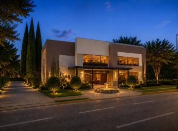 Casa de 6 habitaciones, Quito · Casa y Terreno Para Local Comercial (Por Remodelar), Sector Supermaxi y Coral Valle de Los Chillos